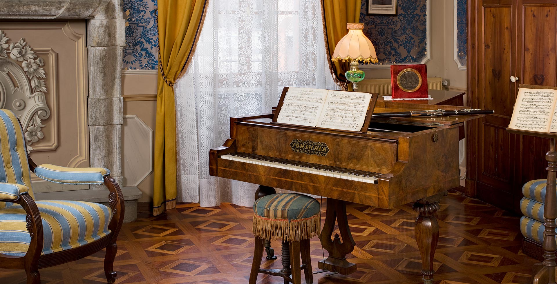 Il pianoforte Tomaschek nel Salone Barezzi